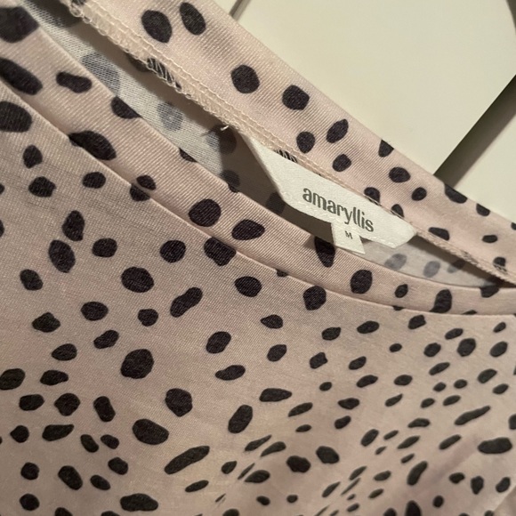 Medium Top, Ladies. No filter. Creamish/light light brown. Never worn. - Picture 4 of 6